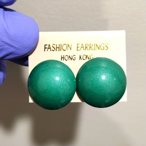Retro 1980s Green Enameled Metal Dome Stud Earrings – Stylish Women's Jewelry - Picture 3 of 6